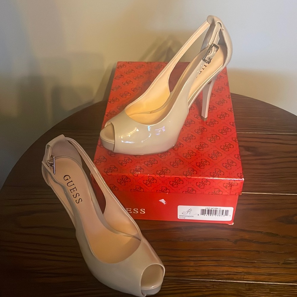 Nude color pumps ( never worn)